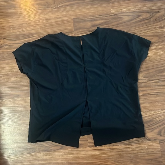 Grey Under Armour Mesh Back Athletic Shirt - XL - Limited Wear - Picture 4 of 4